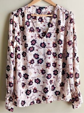 Ann Taylor Factory Cream Floral V-Neck Long Sleeve Blouse